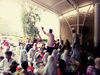 Kediaman DR Jhonly di Geruduk Massa!