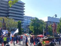 Peringatan May Day 2026 di Semarang: Kantor Gubernur Jateng di Kepung Ratusan Buruh dan Mahasiswa